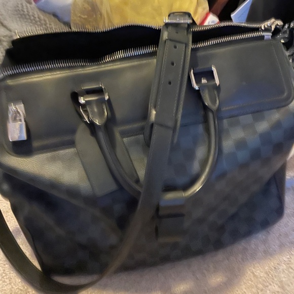 Louis Vuitton Travel Bag. - Picture 4 of 6